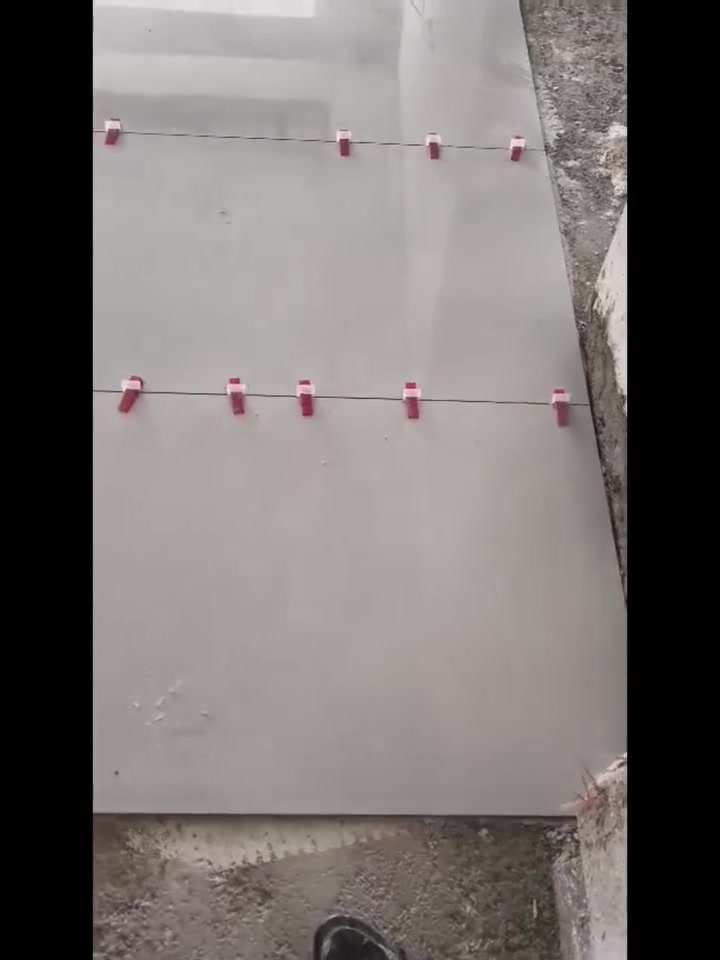 ✨ شغل البورسلين يحتاج دقة وخبرة حتى يطلع بأفضل نتيجة.
هذا جزء من أعمالنا، من التنفيذ إلى اللمسات الأخيرة.
إذا أعجبك الشغل لا تنسى المتابعة ومشاركة الفيديو. 🤍 للتواصل *********** 
#بورسلين #تركيب_بورسلين #ديكورات #تشطيبات #العراق #فن_البورسلين.
