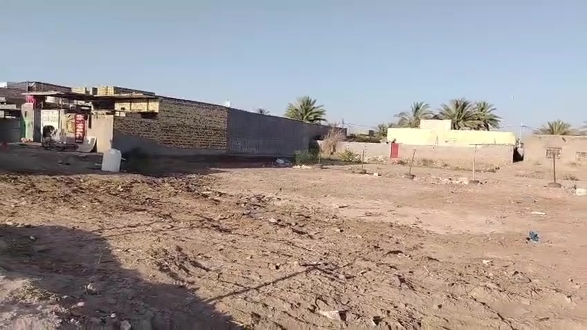 السلام عليكم 
قطعة ارض للبيع المساحه 650متر مربع على شارعين شارع 10 و الثاني 8 
المكان الكفل \المغيضبيه او المعامل تبعد عن شارع حله نجف 100 متر
و ترهم نصف المساحه حسب التفاق 
السعر 45 مليون 
للأستفسار ***********
