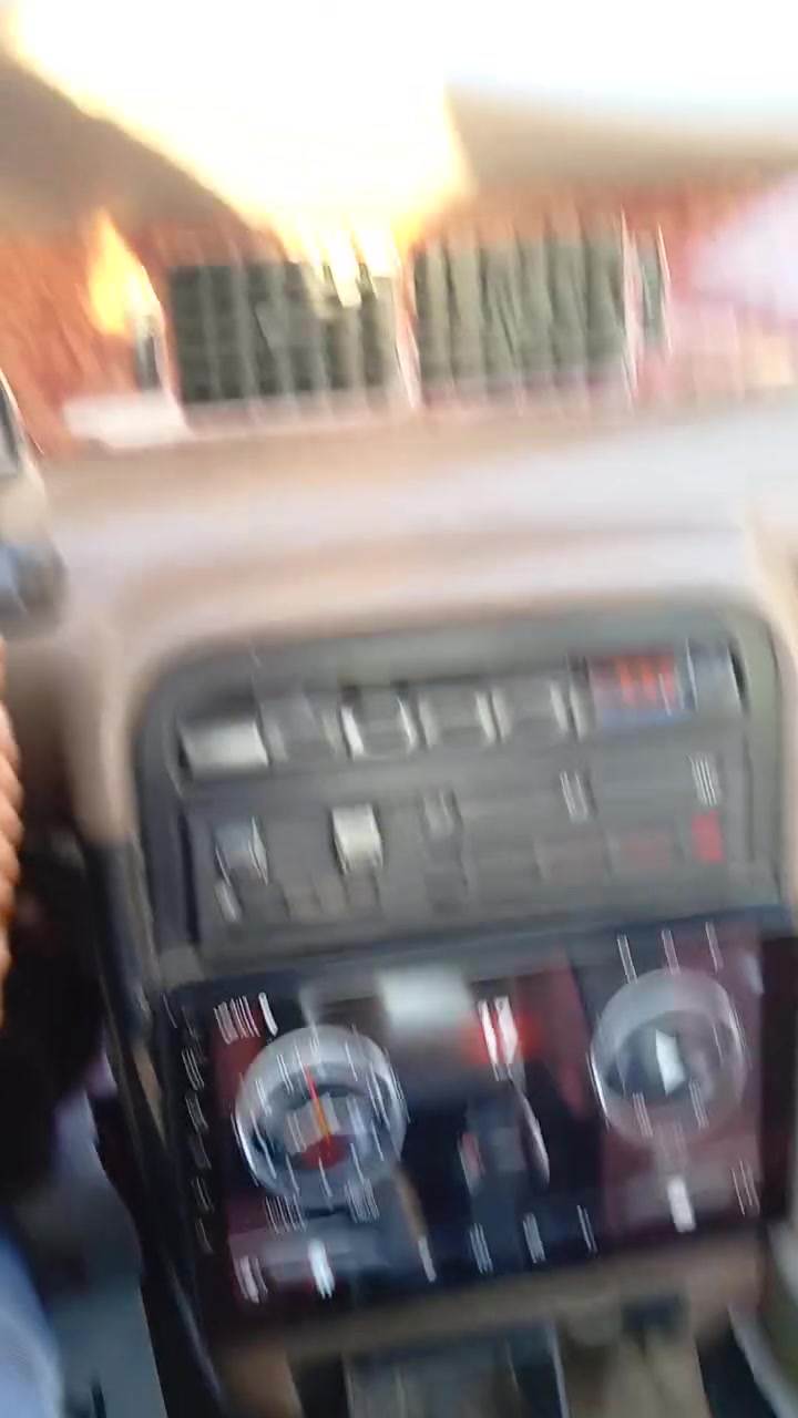 للبيع سمند2011 سياره بأسمي لل2029 السنويه مكينه وكير فرنسي سياره ما مطلوبه عنواني سبع قصور شارع ابو علي نقصهه بس تبريد *********** السعر 25وبيهه مجال
