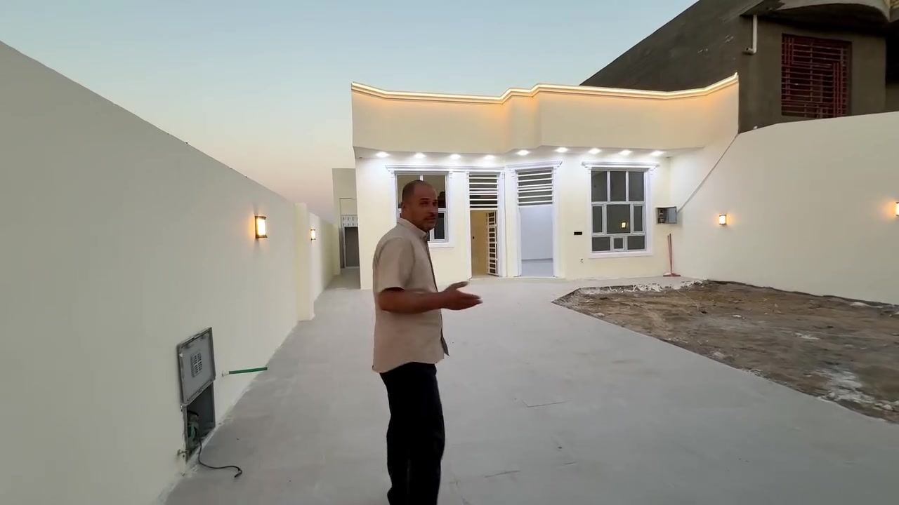 السلام عليكم 

#بيت_للبيع
المساحه 309m
الموقع 
بابل اجبله -حي كريم
يبعد عن المستشفى 500m 
البناء طابوك 
يحتوي البيت على 
استقبال 7x4.5m
مطبخ 6x4
صاله 10x4.5
غرفتين مساحتهما 5x4
حديقه 8x5.5
طارمه 12m
البيت طابو صرف تحويل مباشر 

للاستفسار واتصال ع ارقم فقط 
***********
