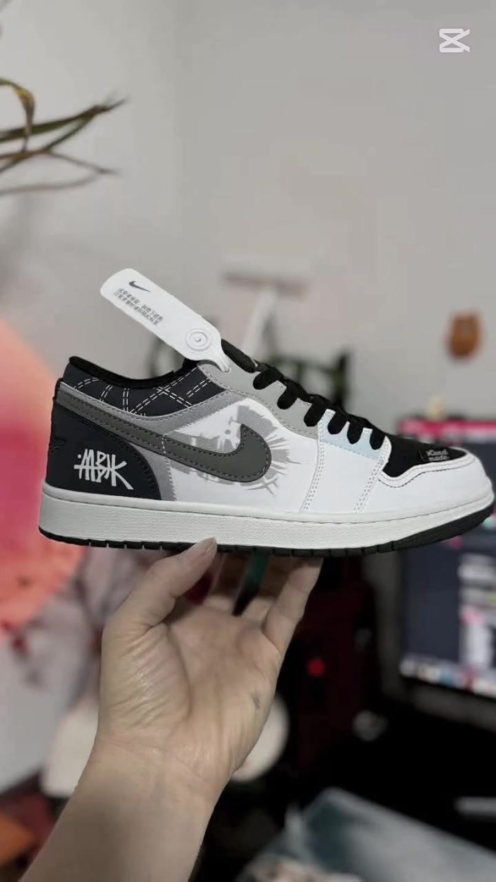 📢 جملة فقط (حاويات)(كارتون)
الكشخة ما تكمل إلا ويا LV x Nike 👟🔥
إصدار حصري وخامة درجة أولى متوفرة الآن لدى شركة رحاب العربية للاستيراد والتصدير!
​📦 قياسات متنوعة وموديلات مختلفة 
🚚 توصيل متوفر لكافة المحافظات مع المعاينة قبل الاستلام.
​💬 للطلب والحجز حاويات كاملة : [***********]
​💬 للطلب والحجز جملة (بالكارتون) :
[***********]
📌 العنوان بغداد حي الجامعة خلف المستشفى الملكي 
​#شركة_رحاب_العربية #استيراد_وتصدير #أحذية #تريند
 #العراق #شركة_المنافس_للبضائع_الاوربية
