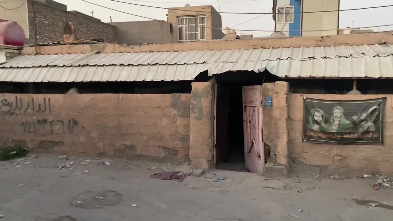 ياالله السلام عليكم للبيع مساحتة 140/واجهته 10/ ونزال 14ونص  في حي الامانه يرادله ترميم شي بسيط ابيع حسب الاتفاق أيريد نص ايريده كامل وبلخدمة للاستفسار ***********
