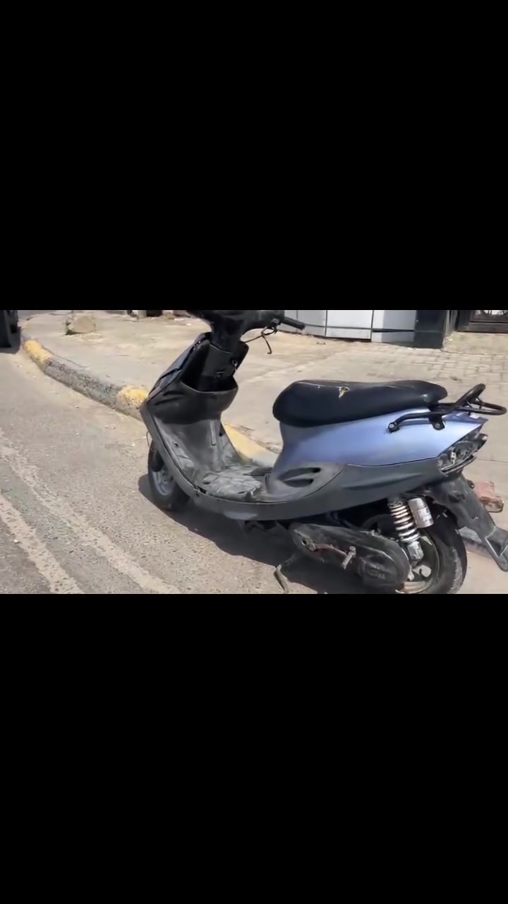 سلام عليكم دراجة بيجي ٩زروف للبيع دراجة مكينة ما مفتوحة بس ابيعها الك مفتوحة كهربايات كاملة بس يرادلهة باتري دراجة نضيف السعر خاص المكان بصيرة معقل قرب الساعة رقم الهاتف ***********
