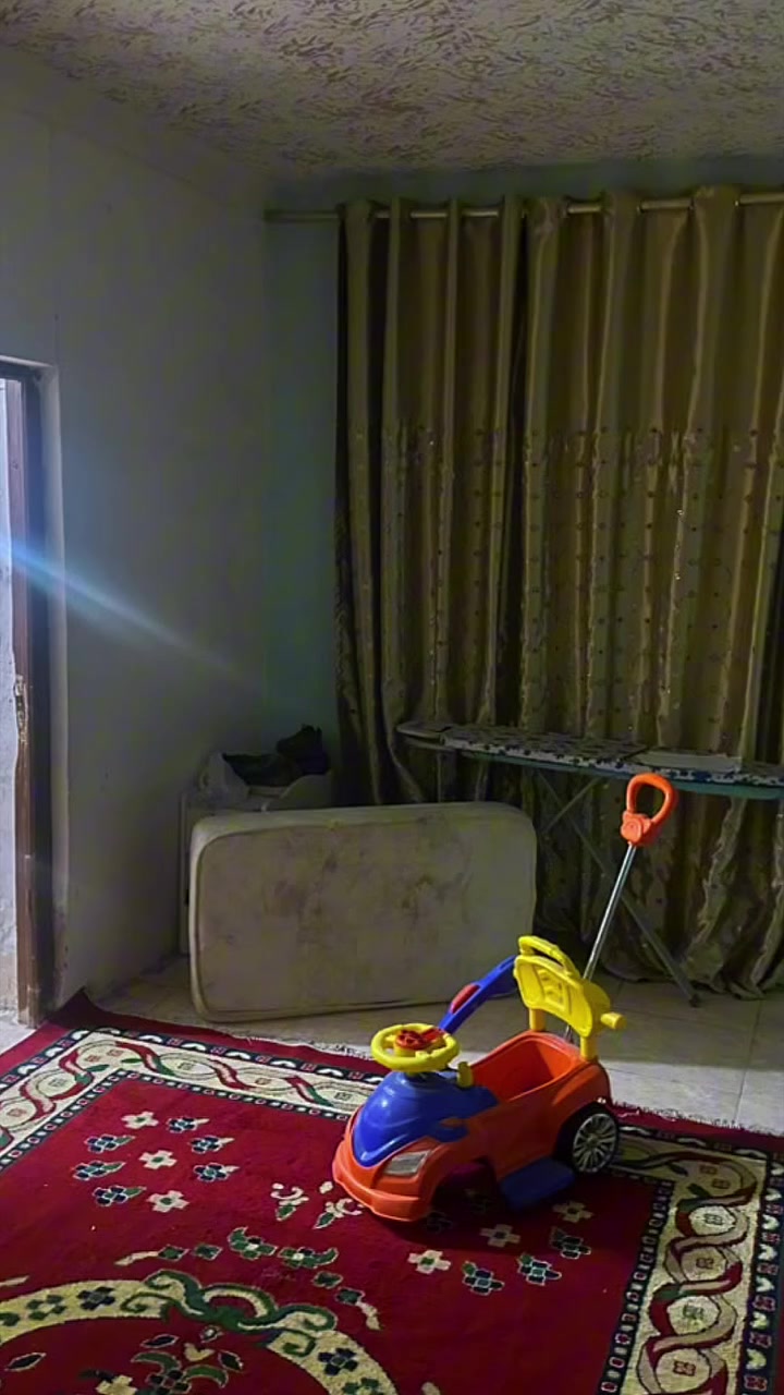 للبيـــــــــــــــــع
بيت للبيع في حي الرياض قريب جداً من الندي الرياضي بناء قديم يعتبر قطعه، السعر مناسب، المساحه ١٨٠م ، البيت طابقي يحتوي على ٣ غرف نوم + استقبال كبيره + صاله + مطبخ + ٣ مجمعات صحيه + كراج مع حديقة صغيره. للاستفسار *********** بي واتس أب.
