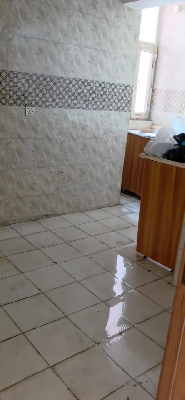 شقة أرضية للبيع | جاهزة للسكن المباشر
​المساحة: 80 متر مربع
​رقم الشقة: 2 (طابق أرضي)
​الحالة: ممسكونة وجاهزة للسكن تماماً
​الموقف المالي:
​المسدد للمصرف: 17 مليون دينار
​المتبقي بذمة المستثمر
​السعر المطلوب: 38 مليون دينار (وبيها مجال للطيبين)
​📞 للتواصل والاستفسار:
***********

