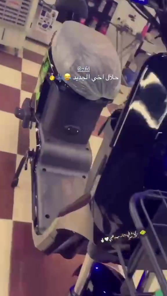 دراجة نظيفة R9موديل2024بيهابطاريات بلاديه بس 1بيه نفخه قليله سعر 325مكاني أبو الخصيب حمدان وهذا رقمي ***********
