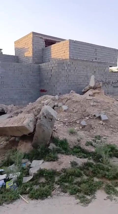 سلام عليكم متوفر قطعه مساحه 100م ركن مربعه الوجه 10نزال 10 تتوفر ماء مجاري كهرباء سعر جدا مناسب متوازي سعر 25مع مجال عنوان طريق كربلاء بغداد نزله الكاضي ***********..***********
