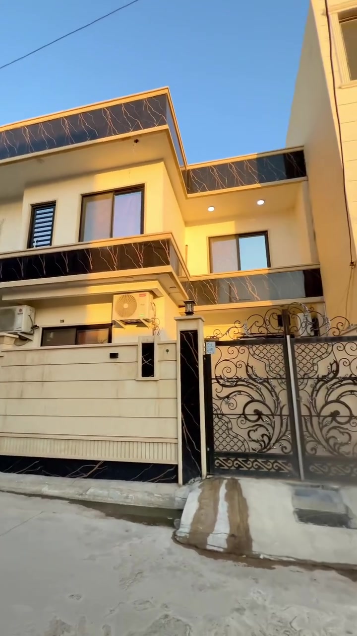 🏡 بيت للبيع – حي التعليم

📐 المساحة: 150م² | الواجهة: 12م
يتكون من: 5 غرف نوم، صالة، مطبخ، استقبال، صحيات، كراج، بيتونة.
🏠 بناء درج أول
📜 شرط التحويل – ملك صرف، طابو زهور

📞 للاستفسار والتواصل:
***********
***********
***********

مكتب ركن الديار للعقارات 🏠
إذا عندك عقار للبيع أو للإيجار، تواصل ويانا.

#عقارات_العراق #بيت_للبيع #عقارات_بغداد #حي_التعليم #فرص_عقارية #بيوت_للبيع #عقار_استثماري #عقارات #بيع_وشراء #مكتب_عقاري #عروض_عقارات #عقار_بغداد
