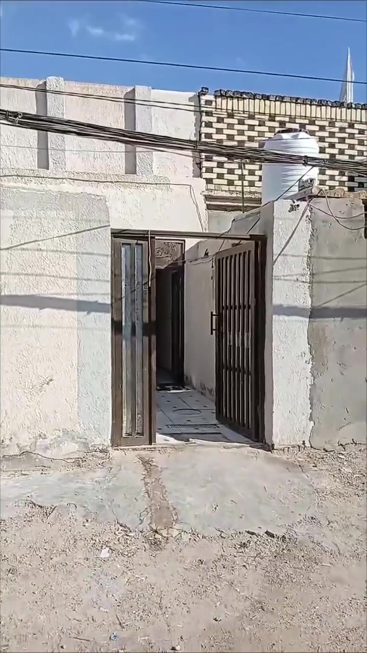 بيت للبيع في كربلاء الأمن الداخلي  نظيف ومرتب بناء مسلح مستعجل على البيع يبعد عن الشارع دقايق  مساحه البيت 102 قطاع 21   السعر ٧٥وبي مجال للشراي ناشري احنه أكثر من كروب ودلالين لاستفسار الاتصال على الرقم مباشره من صاحب البيت  ورقم ‏ *********** ‏ اسيا  ورقم الاثير ‏ *********** ‏
