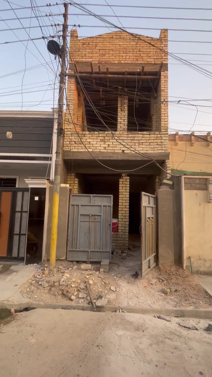 سلام عليكم مشتمل طابو صرف 🏦المساحة المشتمل 73متر واقع حال 75يحتوي على غرفتين 2نوم وصطحين 🏠 تستلم 🔑 
قرب المدرسة يوم العظيم ثاني شارع على يسار 
البيت 🏠 تحويل البيت ثاني يوم بس اسويلك عدول على قديم يعني مو عال منصة🏚️ مراجعت البيت 🏡 مكتب  علي السلطاني 
الاستفسار أو تصال ***********
