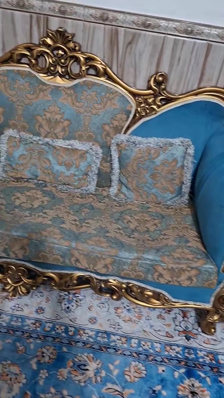 تخم تركي مستعمل شي قليل ونضيف ١٠ مقعد مكاني مدينه الصدر واذا رقمي ***********

