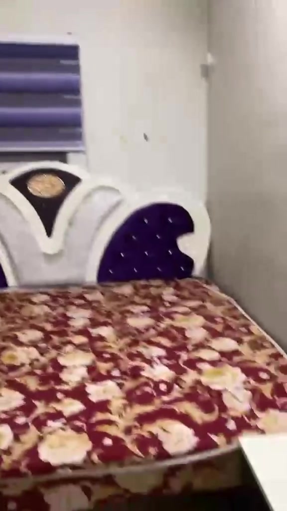 غرفة نوم • للبيع • بيها مجال