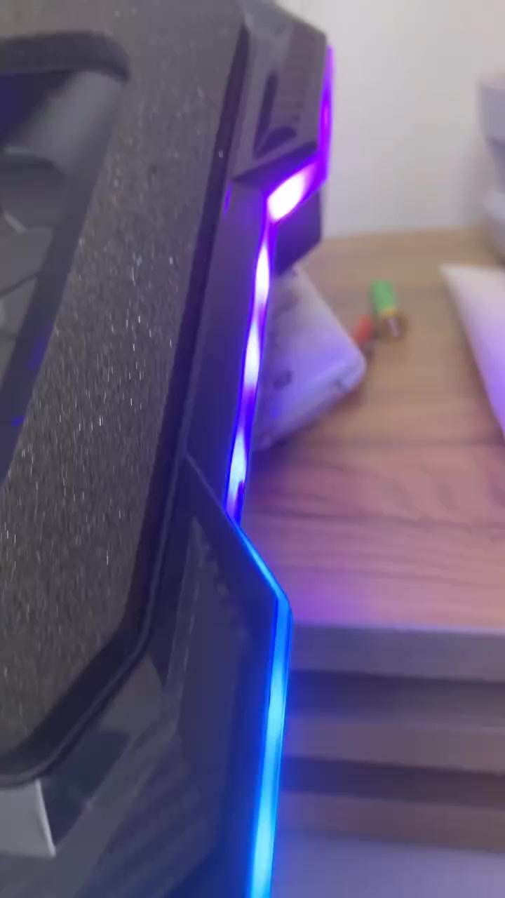 قاعدة تبريد لابتوب • مروحة توربينية ٥٫٥ إنش • إضاءة RGB