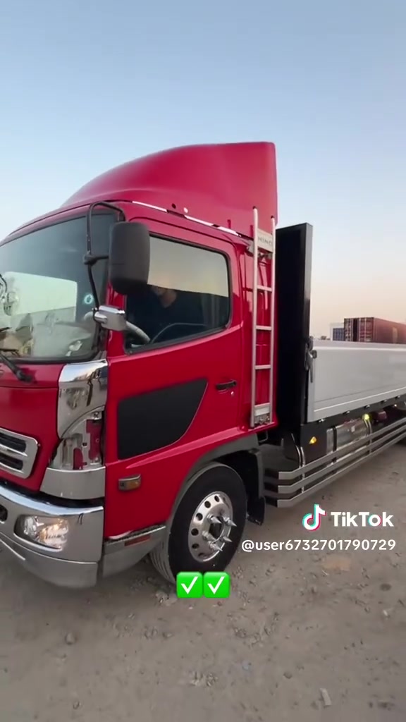 هينو البيع موديل ألفين 14مكان واسط حفريه طوله سبع مترات عرض البدي مترين و40مكينه 80سياره جاهزه معنه الكلام اتصال بل الرقم ***********
