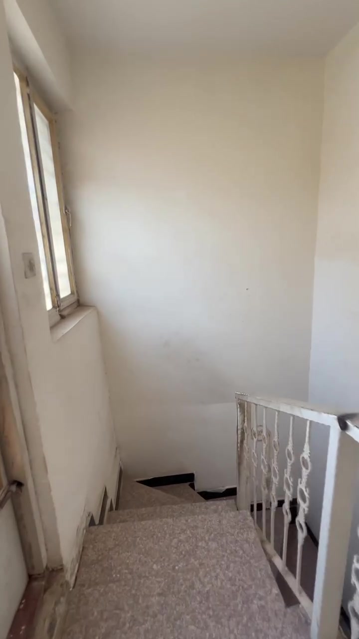 سلام عليكم بيت للايجار ثلاث غرف و صاله
المساحه 70 م 
الموقع بين الكراده خارج و بين العرصات 
السعر 🔥🔥
للاتصال ***********
