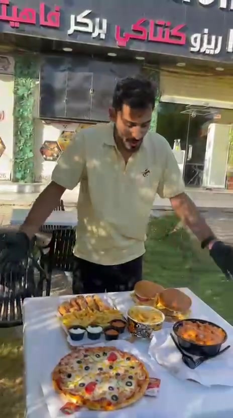 المطعم الوحيد بالشعلة يعزل ب4 الفجر وتوصيله مجاني اطلب وشوف الاكل شكد طيب واسعارهم جدا مناسبة رقمهم ***********
