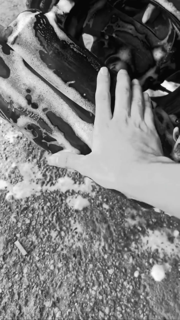ماكس 140 كلشي بلادي فقط ابيع سعره 650 بيه مجال للشراي على عيني وراسي 

بوشه49 
كلجات بلاديه خلفي و امامي

مامفتوحه ولا مره 

قفل جنطه قفل ستيرن موجوده 
وبيه حافضه صغيره اماميه 

لايتات كهربائيات شغاله اشاره يمنه يسره شغاله بك لايت كلشي بيه شغال 

سلف هندر حرك وطلع شغال مكينة ناعمه وتخبل
دراجه رزنه وتتحمل

الدراجه نضيف الله شاهد عليه رجائن لحد يكسر بسعر الشراي يراسلني او ينتصل بيه وباقي الاستفسار هذا رقم *********** 
مكان

بغداد حي جهاد
