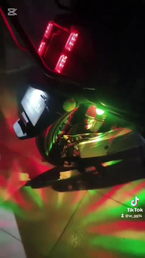 دراجه صاعقه بسعر 650 الف وخلل بطاريات هابطات سعرها بل مليون بس سعرها هيج لين بطارياتها هابطات رقم الهاتف واتساب ***********
