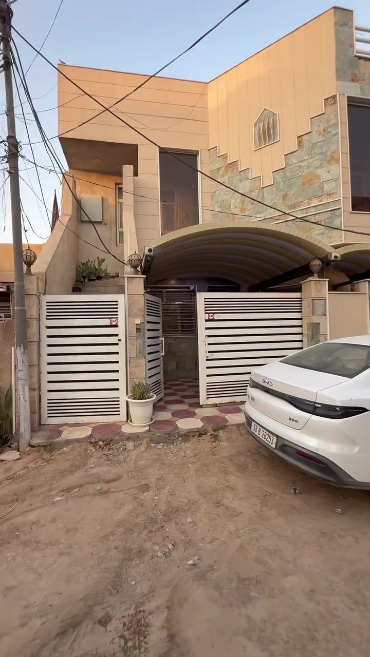#يــيباع مــع #الآثــاث او #بــدون 

🏘️دار للبيـــــع مــع #شـــقتين #آيجارهن حاليا 600

 #بـــنـاء حـــديــث #درجـــة #أولــى آرضيه مــرمـر

فـــــي #الطــياره خـــــلــــف #مشــروع #المـاء 

_________________
المساحــــــــة // 200م

الواجهــــــــــة // 10م #طابو زراعي #مـــلك #صرف 

النـــــــــــــــــزال // 20م 
_________________
🏗️🧱#الطابــــــــــــــق #الأرضـــــــــــــي

 غــرفــتين  نــــــوم وصالــــــــــة وهـــــــــــول ومطبـــــــــخ حــار وبــارد وجـــلسـه ومجـمــــــــع صحيـــــــــات   ومــنـــاور عدد 2وكــــراج ســــيــاره 
_________________
___________________

#بــنــاء #الشــقق 

كــل شـــقــه #تــحتـــوي على

غــــرفــه نـــوم وصـــاله ومـطبـخ ومــجــمـع صحـيات

للأستفســـــــار عــــــن السعــــــــر يرجـــــــىٰ تـــــــرگ تعليـــــق (السعـــــــــر) #وسيتــــــم #الـــــرد 
__________________

#مكتـــــــــب
                🏘️أمــــــــلاك بابــــــــل للعقـــــــار🏘️
#الكــــــــائن

☎️ *********** واتساب☎️‏***********‏ واتساب
    شارع_الكرامة_قرب_الضريبة_مقابل_التخطيط_العمراني
        
_____________________________________________
