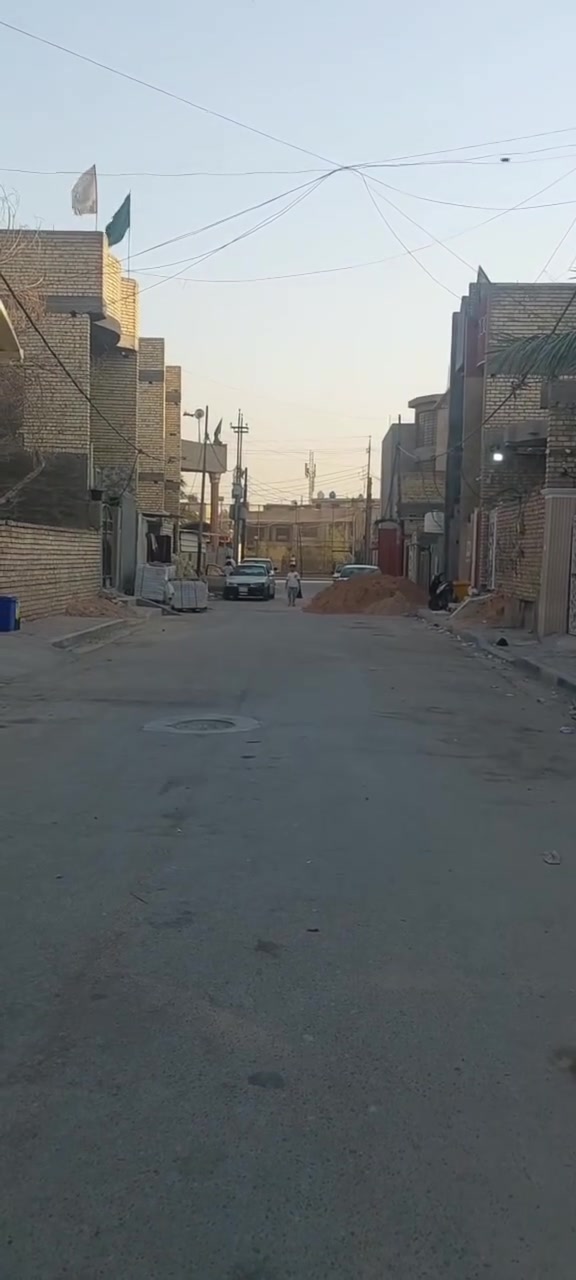 نص قطعة شرك 75 متر طابق واحد نظيف في منطقة حي الكوفة جهة اليسار خدمات كاملة ماء وكهرباء ومجاري عرض الشارع 10 امتار مقرنص ب65 وبيهه مجال

‭***********‬
