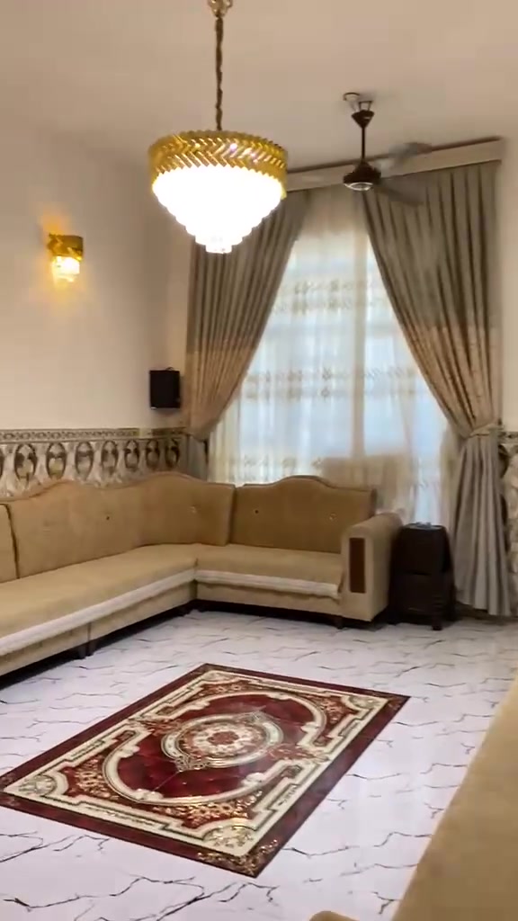 بيت للبيع في منطقة بغداد البيت يتكون من حديقة المساحة الكلية 350 متر
من يرغب بالشراء الاتصال عل الارقام التالية
***********
***********
