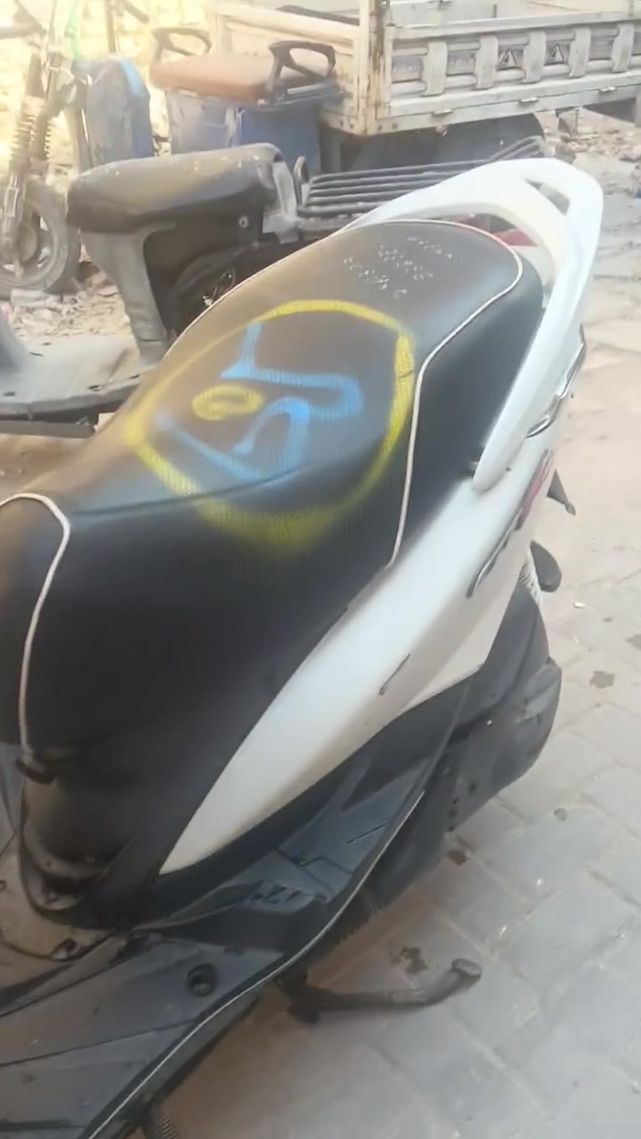 السلام عليكم دراجه للبيع ثعلب دراجه جديده مال رمبه برغي ممفتوح بيها جيب فيتر وافحص والدراجه نوزل ومكاني بغداد رقم *********** ما بيها اي نقص كله ختم واحد
