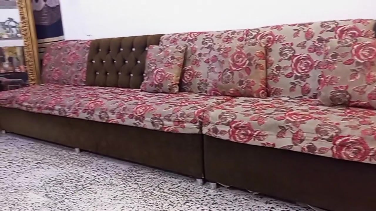 ديوان مستعمل نظيف للبيع ... الاتصال على الرقم ***********/***********
