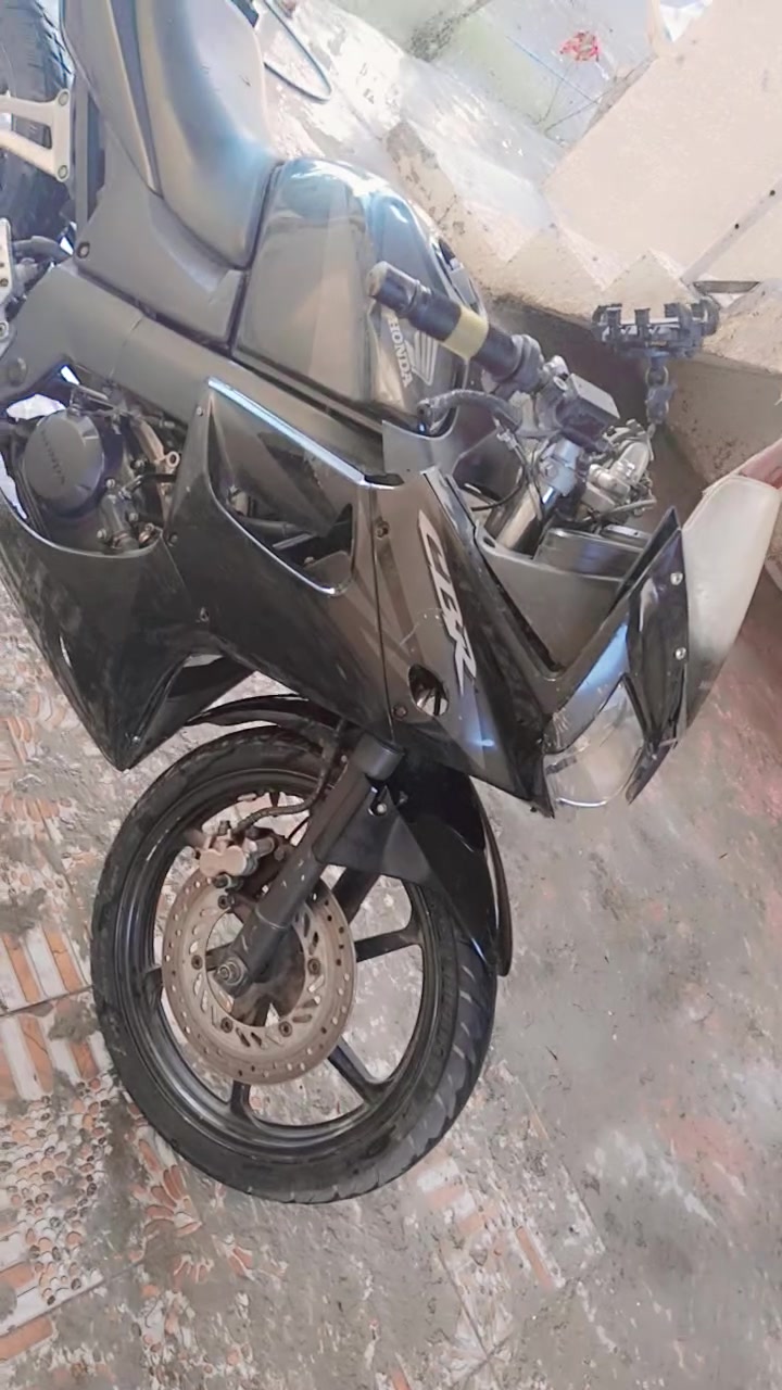 السلام عليكم دراجه سي بي ار... بطح السعر900وبيها مجال حك الجيه وإذا اكو مراوس بوكسر سهله المكان بغداد التاجي الحماميات ***********
