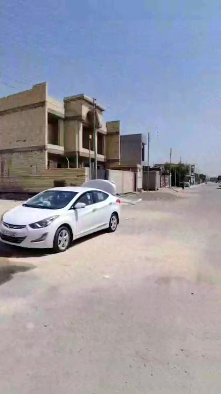 مشتمل للبيع طابق واحد في عامرية الصمود 150 متر – منطقة 4000 بالقرب من جامع الحاج علي الغزاي

🏡 فرصة سكن حلوة وموقع ممتاز

📍 رقم القطعة: 4747 شارع 15

📜 طابو ملك صرف
جاهز للاخير مابي نقص

🚫 غير مسحوب عليه قرض
تأسيس الكهربائيات نضام بوري
والكامرات ايضاً  نضام بوري

البيت يحتوي على صالة واستقبال و، مطبخ ، غرفتين نوم وحمام مناور عدد اثنين
صحيات خارجيه
تبريد مركزي
بوردات داخليه
بوردات خارجية 

بناء :طابوك
💰 السعر: 70 مليون دينار وبي مجال 
للأستفسار : 
***********

