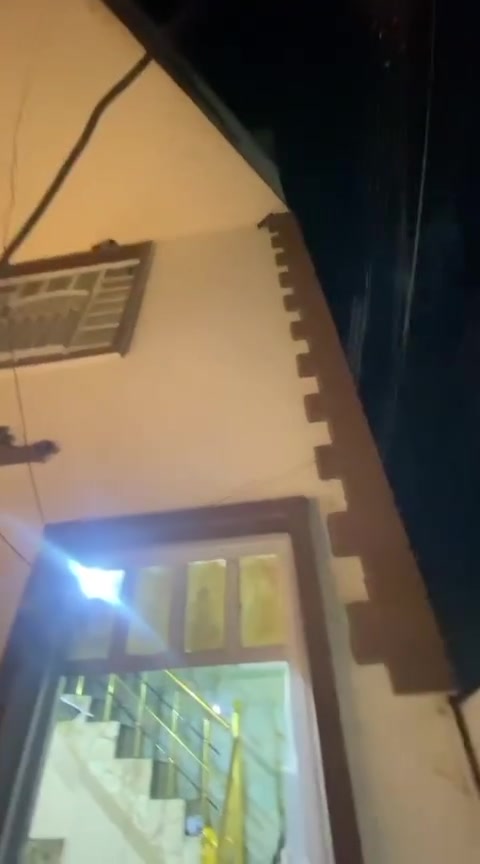 السلام عليكم بيت للبيع بناء حديث
المساحة 75
الدورة أبو دشير شارع الصيرفة قرب اسواق خوخة 
***********
