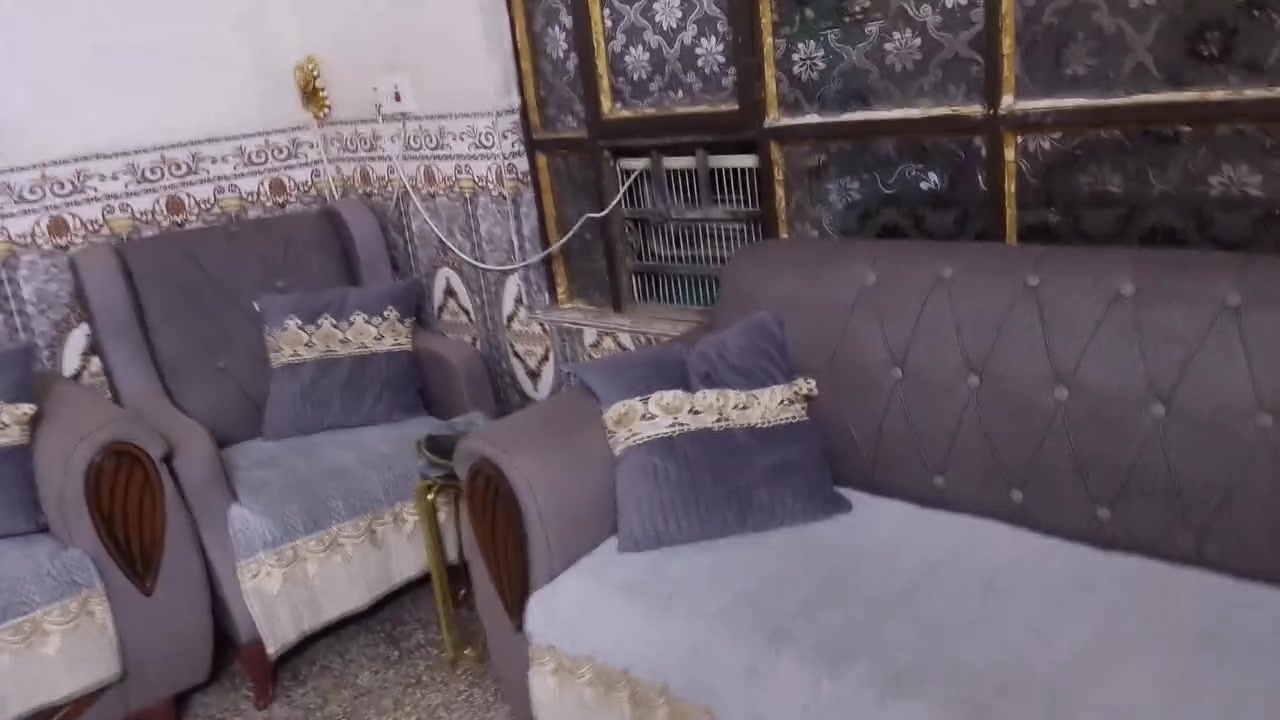 تخم ١٥ مقعد • نضيف جدا • كوشات ومفارش