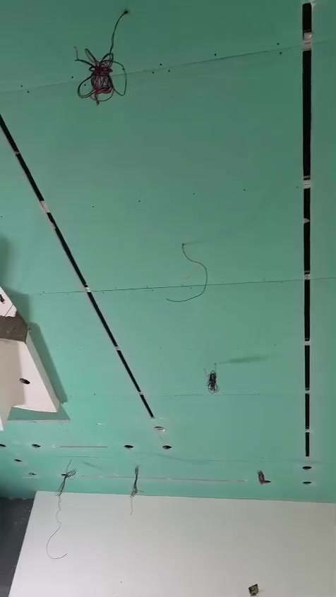 السلام عليكم ورحمه الله وبركاته
خلفه ديكور سحبات ومالكي وبورد 
شغل 1/1واستلام مهندس 
بشتغل قطعي ويوميات
***********
