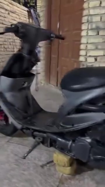 سلام عليكم درجه ماكس عدله درجه خرسه نهضة ومشي ماعوزها شي كهربائيت كلها شغاله درجه ماعوزها برغي بس تشحن الباتري صاله ٥ أشهر طالعه من الحاوية درجه نضيفه كلش ب٨٠٠ وبيها مجال بسيط كلش ناصريه مركز حي الشهداء ***********

نص مكتوب في الصور:
- CAMON 20 Pro 24mm f/1.7 1/120s ISO160