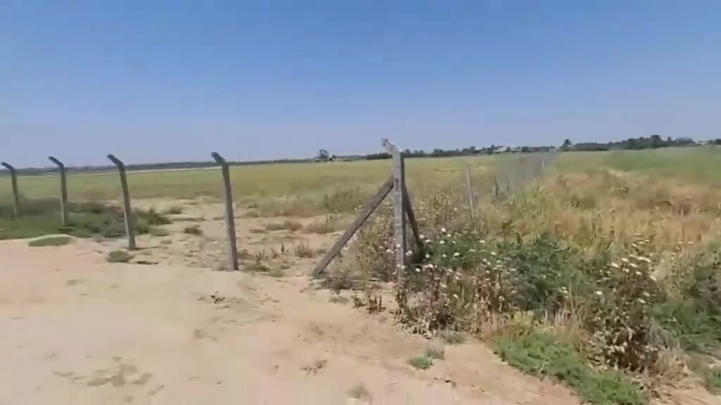 للبيع قطعة أرض بمساحة دونمين أو نصف المساحة، وبسعر مناسب جداً.
📍 الموقع: البيرات – مقابل الحديد، مجاور توزيع قطع الضباط.

✅ واجهة الأرض: 25 × 250 متر.

✅ تتوفر جميع الخدمات.

💰 السعر: 155 (قابل للتفاوض بالمعقول).

📞 للتواصل والاستفسار: ***********
