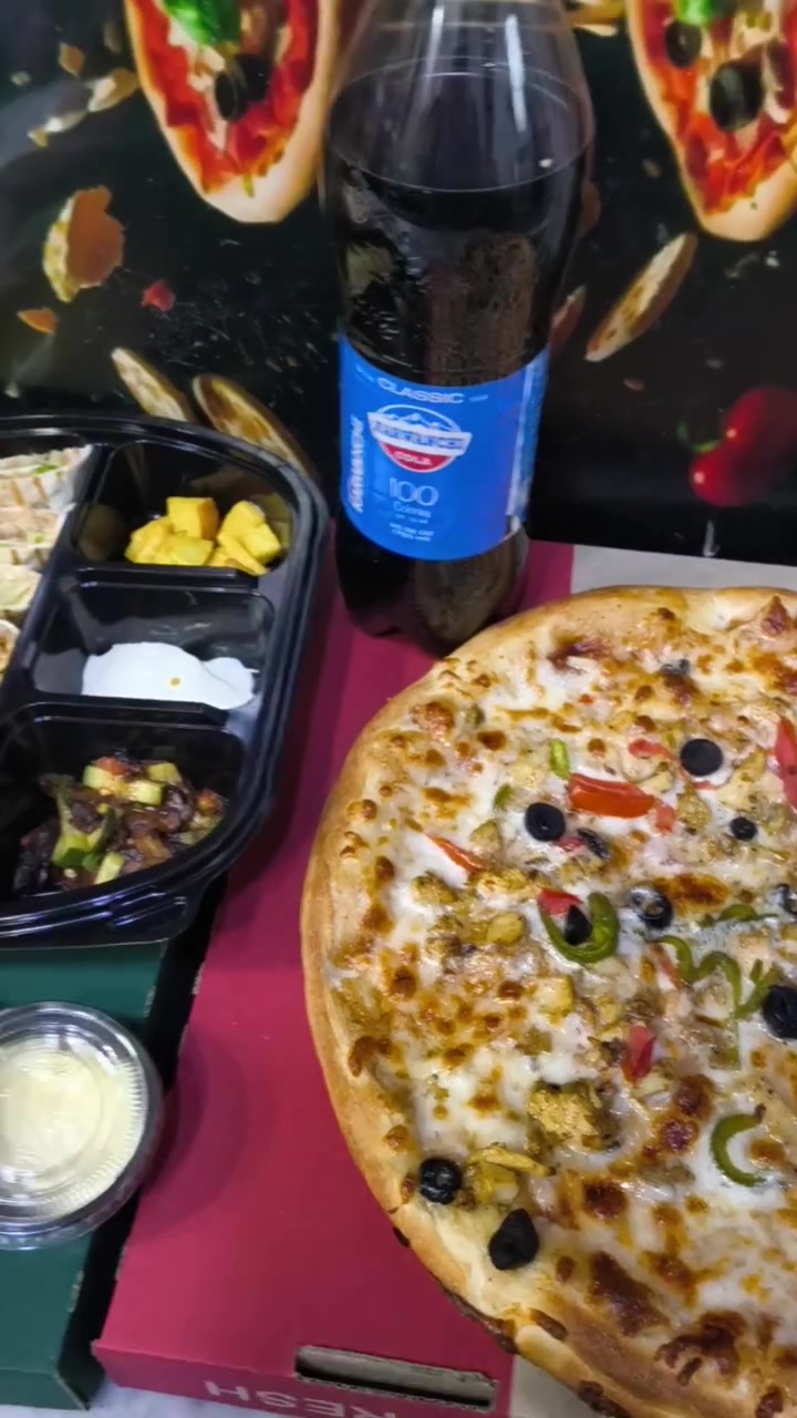 🔥 اليوم عروض تفليش 🔥
❤️ عزيزي كل هذا دلال من شيف سيف
😍 طعم ونزاكة وترتيب وبسعر ما يتكرر
🍕 بيتزا وسط 1
🍗 ريزو كرسبي 1
🥘 وجبة صاج 1
🥗 مقبلات 1
🥤 بطل ببسي 1
🔥 كل هذا فقط بـ 10,000 دينار 🔥
👨‍👩‍👦 يكفي 3 أشخاص
لعيونكم حبايب القلب ❤️
📞 *********** 
 #الناصريه #شارع #ياحسين

