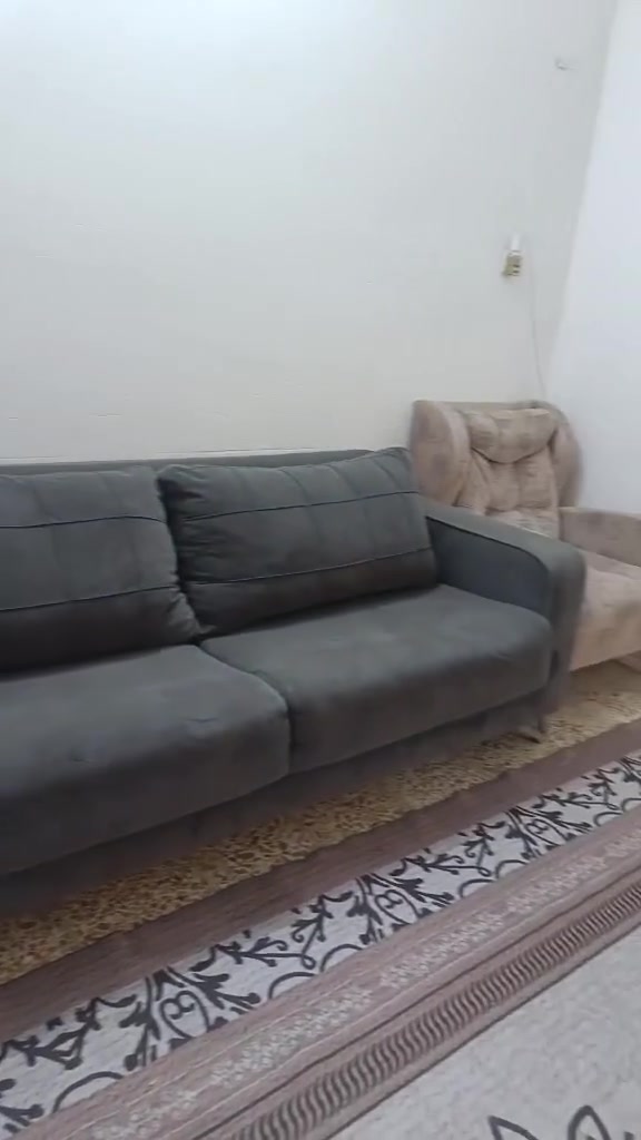 السلام عليكم  نص تخم للبيع يعني خمس مقاعد للاستفسار الاتصال على الرقم ***********
