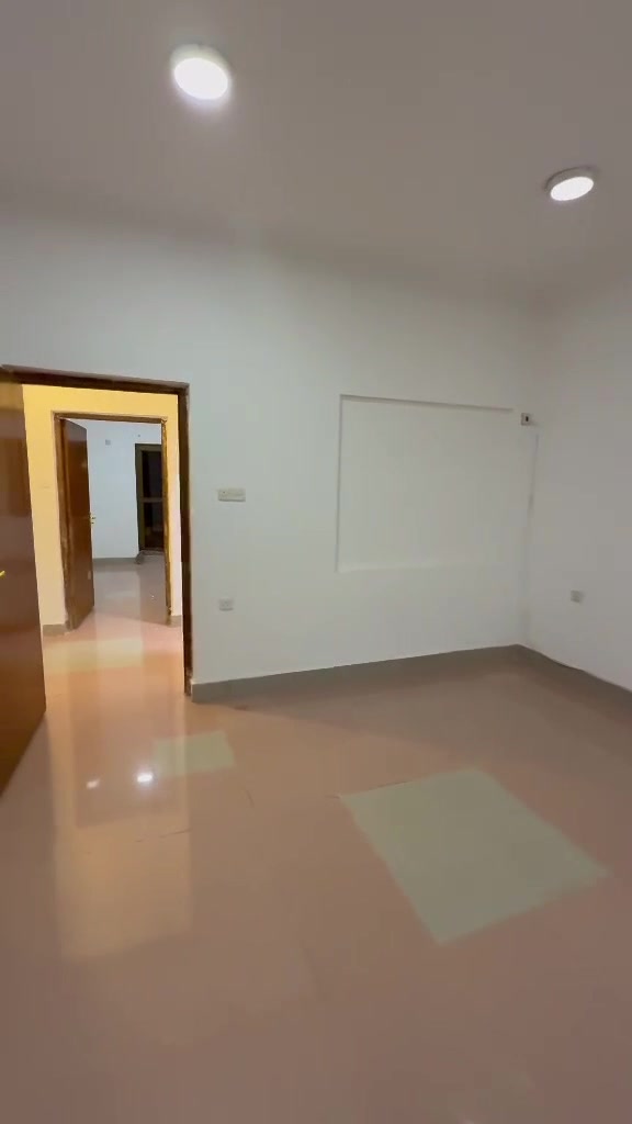 شقه للايجار في الحارثيه شارع الكندي...مجمع سكن عوائل...مساحة الشقه ٦٥ متر مربع...تحتوي على صاله مع مطبخ صغير مع غرفه نوم واحده وحمام وبلكونه...المجمع مراقب بالكاميرات ٢٤ ساعه...متوفره خدمة الكيبل الضوئي...الإيجار الشهري ٦٥٠ الف دينار عراقي...المقدم شهرين وبعدها الدفع كل شهرين...للتواصل 
احمد عباس 
***********