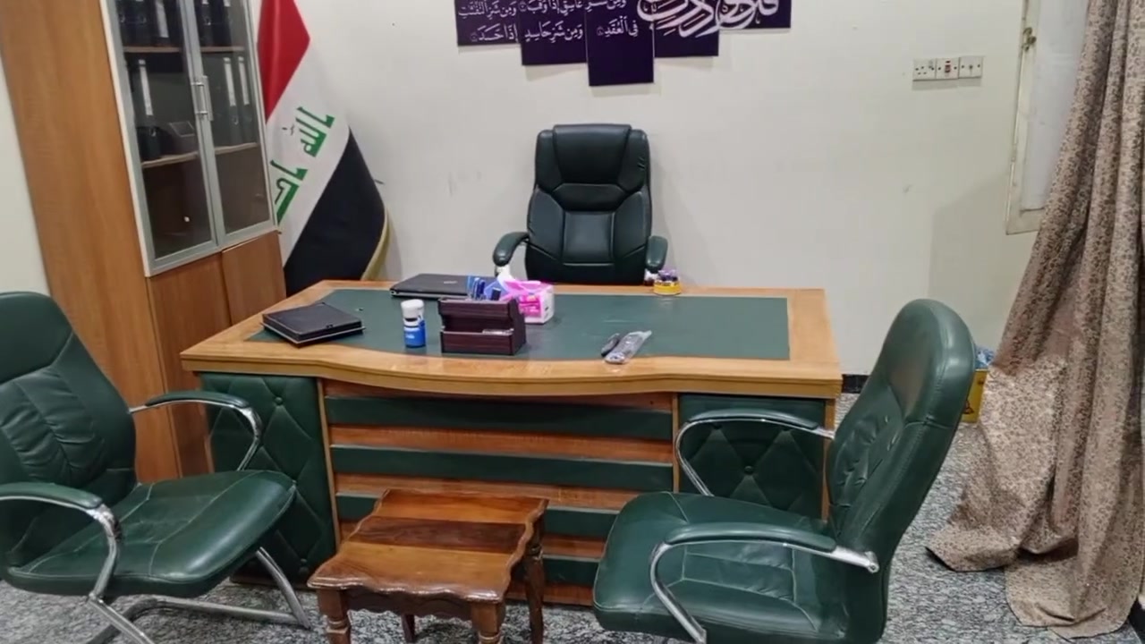 السلام عليكم مكتب كراسي ثابت عدد 2كرسي دوارعدد 1مكتبه طويله طبله عدد 1 تخم جلد مبرده حجم كبير تجي تفتحم وخذهم جدد استعمال قليل مكاني البلديات ***********
