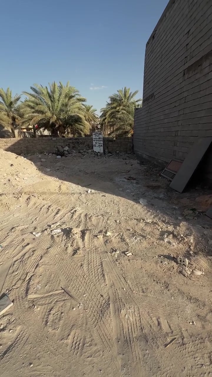 🏡 أرض للبيع – ملحق ذو الفقار
المساحة: 57 متر مربع
 الأبعاد: الواجهة 4 متر × النزال 14 متر
 نوع السند: طابو زراعي (سند 25)
📍 الموقع والمميزات:
 المنطقة: ملحق ذو الفقار
 بالقرب من حي الكرار
 قريب جداً من شارع الحولي ومستشفى الكفيل
 تقع على شارع عريض وموقع مخدوم وقريب من الخدمات.
📞 للتواصل والاستفسار: ***********
                                 ***********
