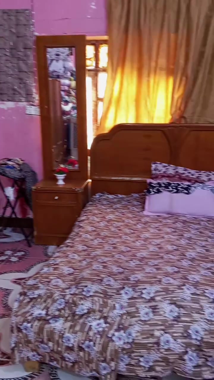 السلام عليكم ورحمة الله وبركاته غرفه مستعمله للبيع بدون ميز اتواليت موجد الميز بس بدون امرايه للبيع تسكام بس اني اريد ابيحه لكوني كاعد ايجار  حرامات بيه قليل شغل والله العضيم العنوان شارع ياحسين الطليعه مقابل ازبري رقم تلفوني/***********
