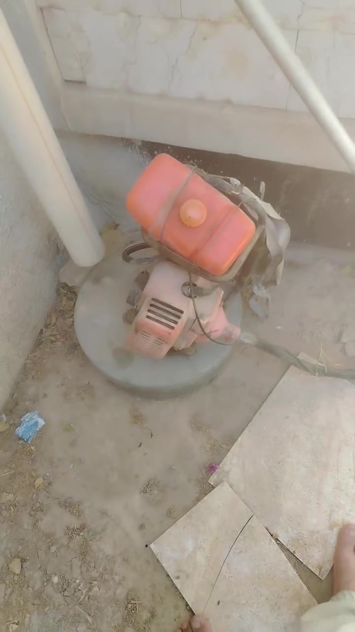 سلام عليكم لبيع شرط اشغل ب ٣٥ وبيه مجال بلد مدخل 2 ***********
