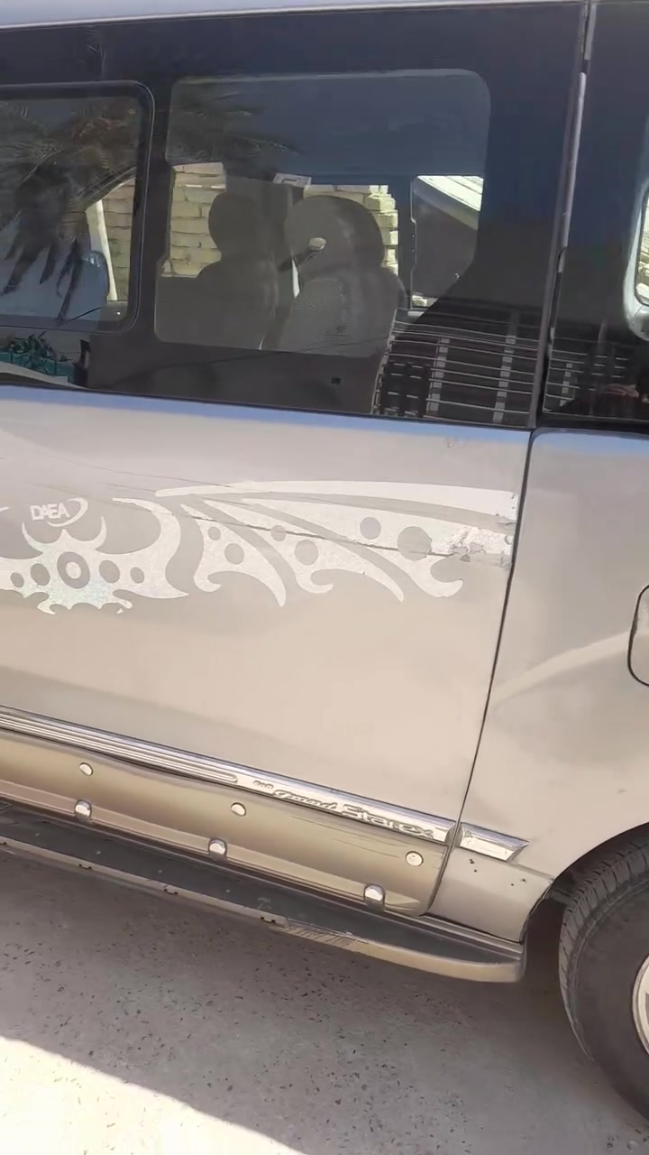 استاركس ٢٠١١لون بحري كير محرك تخم تاير حداديه تبريد أمامي خلفي بأسمي بيها صبغ باب السايق والجاملغ الخلفي جهة السايق أثر دحجة والباقي مكفول الاتصال على الرقم ***********
