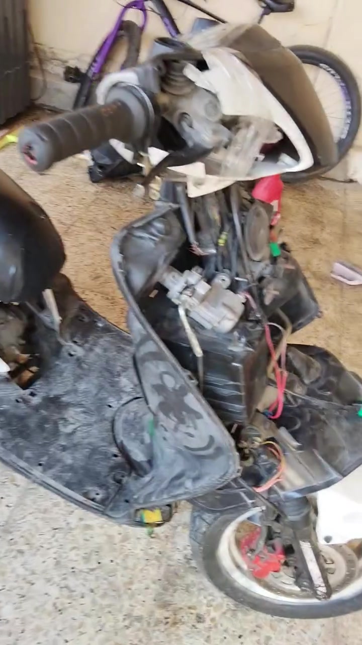 سعرها 200 وبيها مجال قليل
***********
