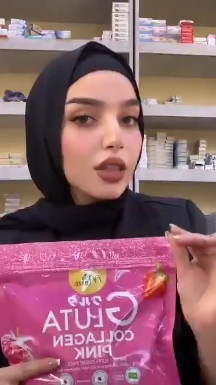 العبوة أنه يجمع الغلوتاثيون + كولاجين ببتايد ومعه مكونات فاكهية ومضادات أكسدة.
فوائده:
✨ يدعم نضارة وإشراقة البشرة.
🤍 يساعد على تحسين مظهر البهتان وتفاوت لون البشرة.
💧 الكولاجين ببتايد يدعم ترطيب ومرونة البشرة.
🧬 يساعد على المحافظة على تماسك البشرة وتقليل مظهر الخطوط الدقيقة مع الاستخدام المنتظم.
🛡️ يحتوي على مكونات ذات دور مضاد للأكسدة لدعم حماية الخلايا من الإجهاد التأكسدي.
🍒 الظاهر على العبوة وجود Acerola Cherry، وهي مصدر معروف بفيتامين C، وفيتامين C مهم لتكوين الكولاجين.
🍅 كما تظهر على العبوة مستخلصات فاكهية/نباتية إضافية

.
***********
الرقم الحجز 🫶

#البصرة_الحله_الموصل_كربلاء_سامراء_الرمادي_دهوك_كركوك_الاعظميه_زيونة_الكرادة_المنصور_الرواد_

