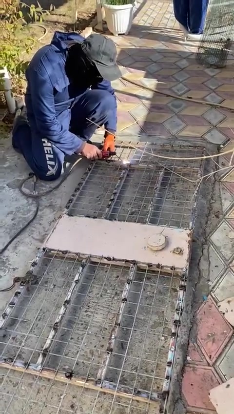 اسطه لحيم تانكي ماي ولحيم أبواب وكاف اعمل بواري وكاف صيانه منزلي داخل سليمانيه ***********
