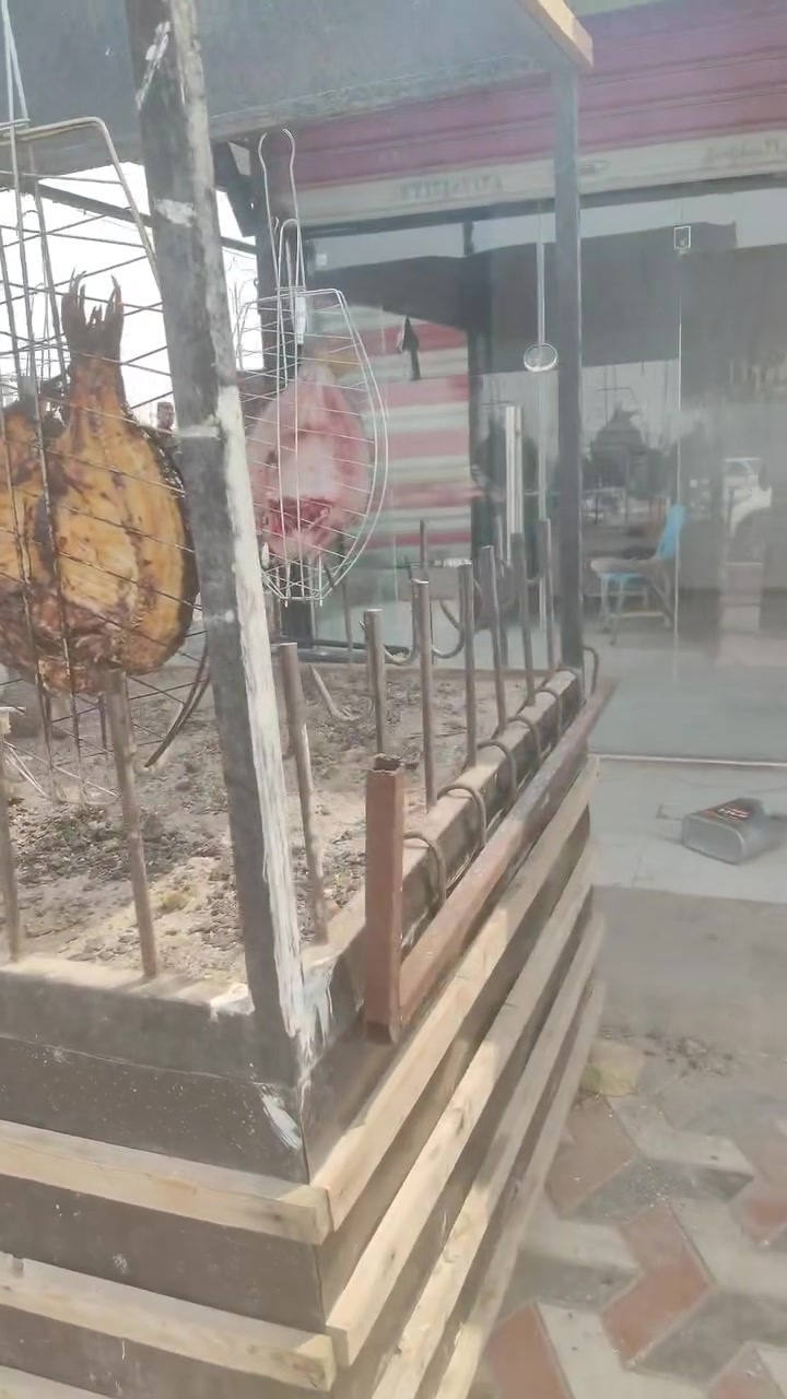 مشوايه للبيع حديد ثقيل مشوايه كل شيء ما بيها نظيفه لا مخيسه ولا شيء الشراي يتصل علي***********. السعر 500 وبيها مجال
