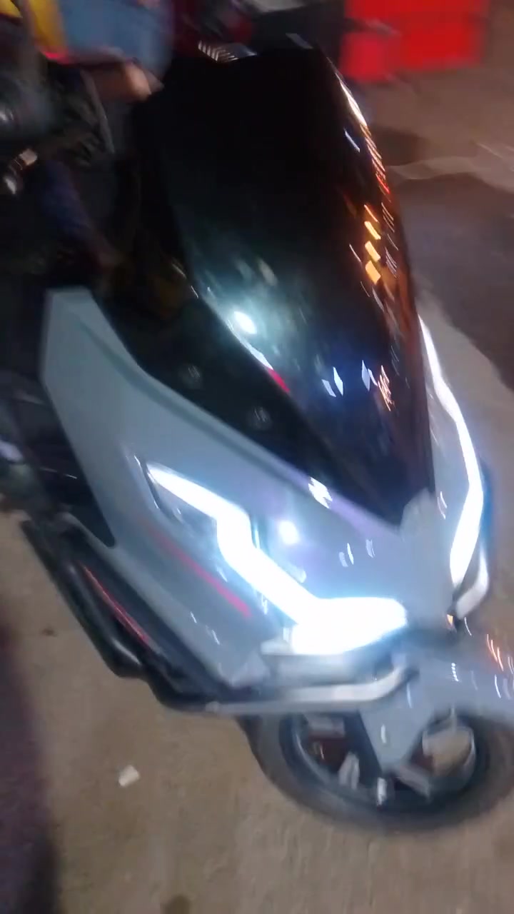 دراجه شحن 8 بطاريه نوعيه درجه اولى صار لها عندي خمس اشهر اشتريتها جديده زيرو ويا بعد صندوك رصاصي مالتها اني خالي له هذا الصندوك دراجه جديده بس اني محتاج فلوس وارد ابيع سعرها 1,100 اللي يريده يدخل لي خاص وانا بالخدمه مكاني بغداد الجديده شارع المسبح ***********
