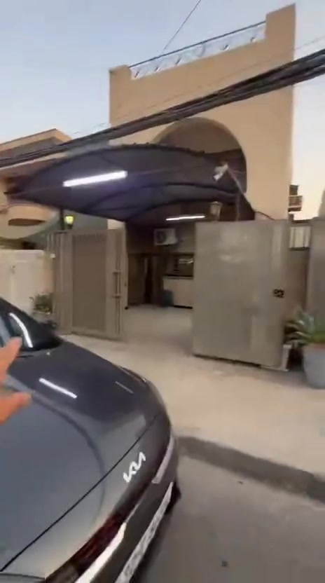 🏠 بيت  للإيجار (سكني / تجاري)
 الموقع: الأعظمية – الأخطل (قرب شارع عمر / فرع دجاج فروج)
 المساحة: 300م² | المواصفات: 4 غرف نوم + هول + مطبخ + 4 حمامات
 السعر: 2,000,000 دينار
📞 للإستفسار: ***********

