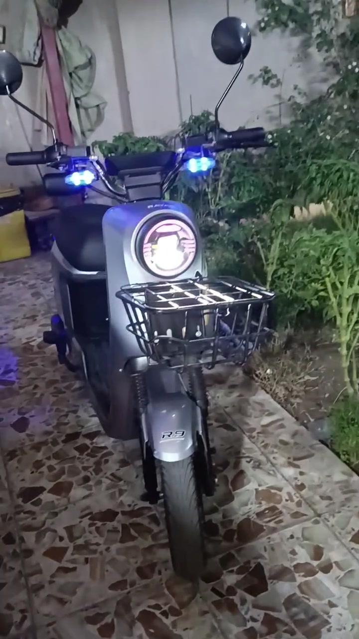 دراجه شحن نوع R9شركة ريان للبيع مستعمله 6اشهر بطاريات جدد نضيفات خمس بطاريات جدد كامله مكمله سعر 460وبيه مجال مكاني سماوه اي استفسار على رقم ***********
