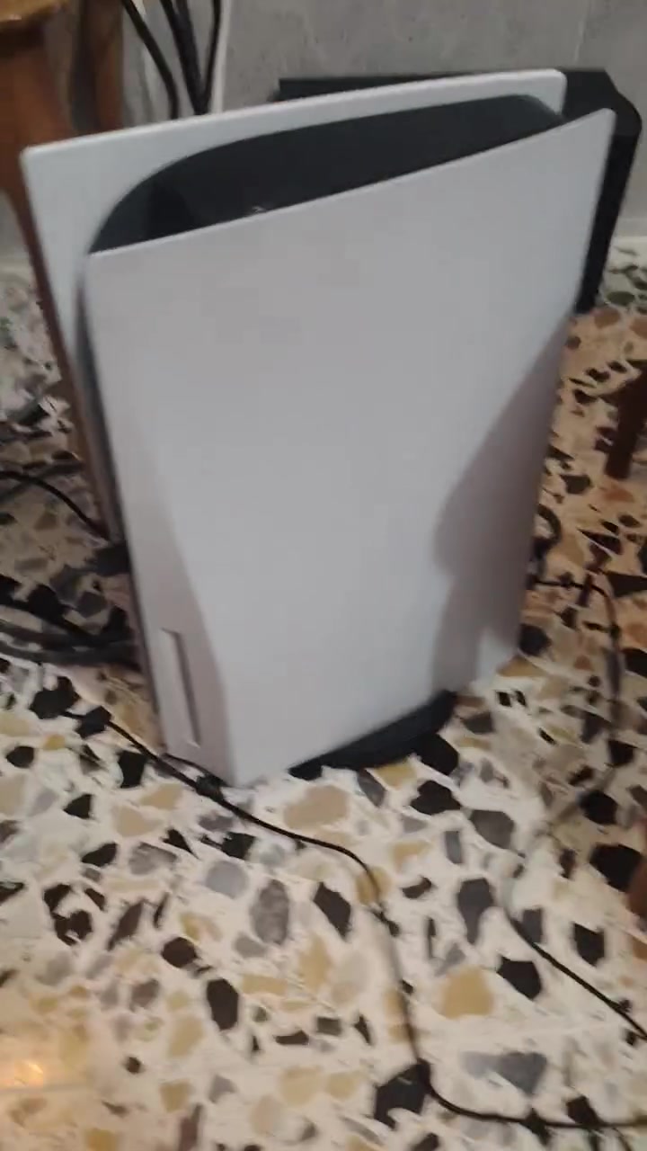 السلام عليكم
بلي فايف فانت نظافة 95٪ لا مفتوح ولامصلح كامل ملحقات كارتونتة موجودة استخدام قليل جدا 
يجي معه بلس اكسترا 6 اشهر وحسابات العاب مثل ماموضح بالفيديوهات
السعر 700 قفل 
او مراوس وي اكس بوكس سيريس x جهاز بجهاز مع الحسابات
***********
